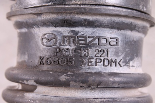 PY0113221 MAZDA Выпускной патрубок воздушного фильтра купить в Чернигов