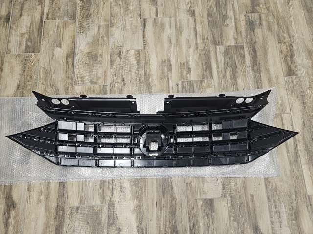 17A853651RIDJ Решітка радіатора Jetta mk7  дуже гарної якості з ущільнювачами фото 3