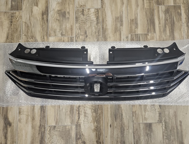 17A853651RIDJ Решітка радіатора Jetta mk7  дуже гарної якості з ущільнювачами фото 2