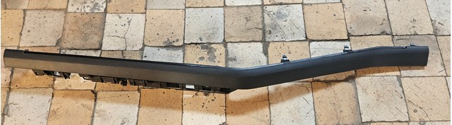 17B858416 Накладка торпедо Jetta mk7