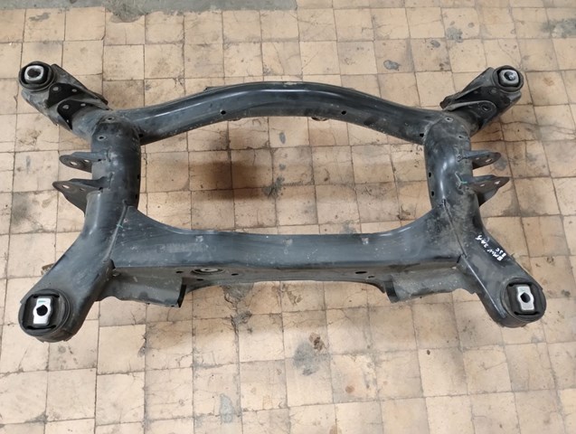 33306851657 Подрамник задний BMW F30 гарний стан