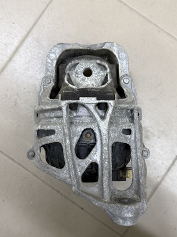 4M0199371FC Подушка (опора) двигателя левая Audi a4 b9
