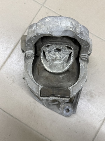 4M0199371FC Подушка (опора) двигателя левая Audi a4 b9 фото 2