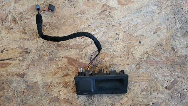 561827566D Камера з кнопкой і з проводкою Passat b8