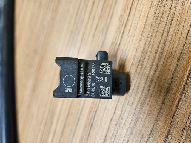 561959351 010 Датчик удара