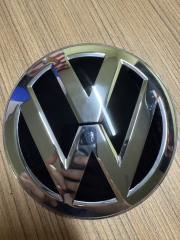 5NA853601JZA Нова емблема під радар TIGUAN 2017-
