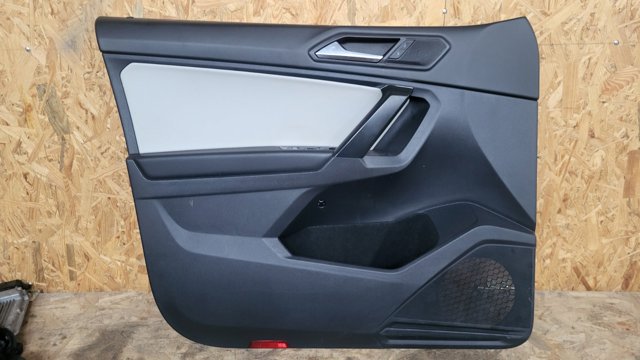 5NN867009DHLT Обшивка двери карточка передняя левая VW Tiguan 18-20 черная