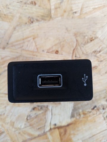 5Q0035726J 009 Роз'єм carplay Passat b9 usa