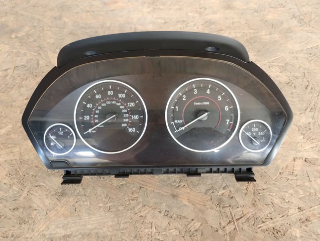 62106847246 Щитор приборов F30