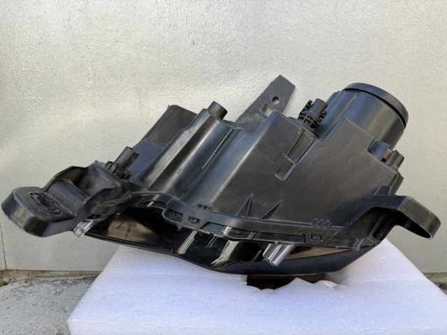 CHRYSLER 68266646AE Правая фара в наличии Ирпень