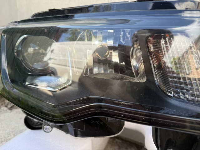 68266646AE CHRYSLER Правая фара купить в Ирпень