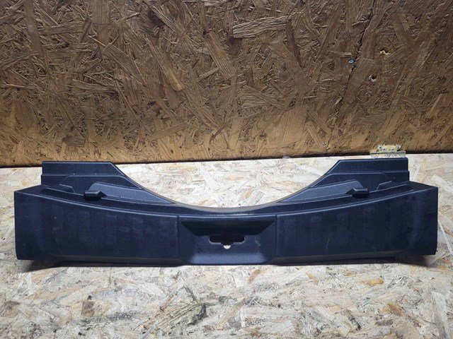 849925HA0A Накладка задней панели багажника с nissan rogue