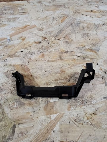8W0035596 Кронштейн audi a4 b9 стан відмінний