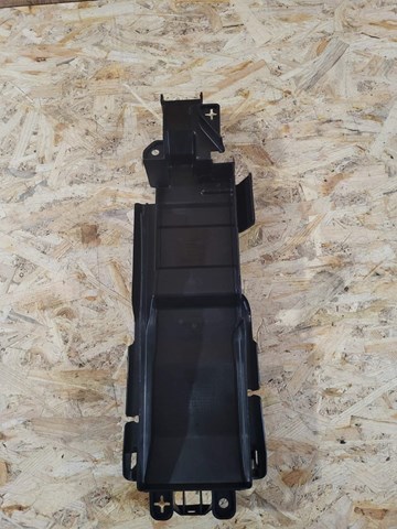 8W0863051B Кронштейн подлокотника центральной панели audi a4 b9 17-