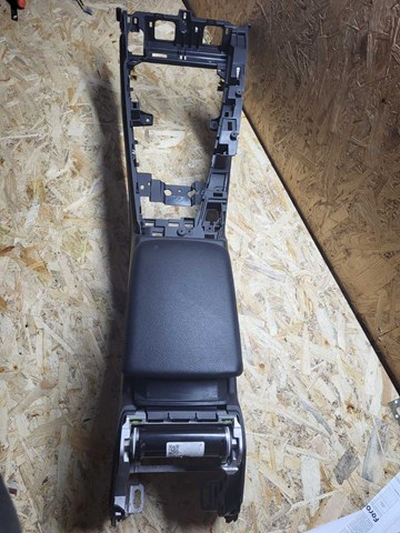 8W1863241D Центральна консоль audi