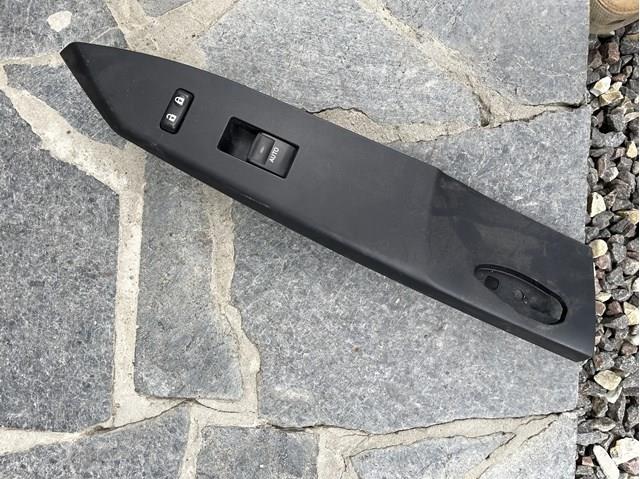 TOYOTA 7423176010 Панель (накладка) блока управления стеклоподъемником передняя правая в наличии Хмельницкий