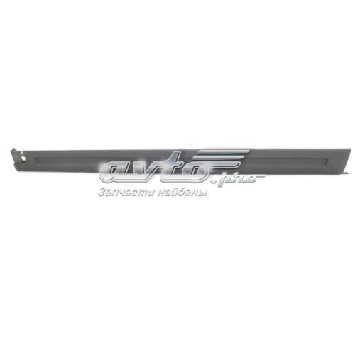 Накладка (молдинг) порога наружная правая LR018175 LAND ROVER