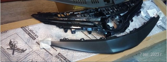 5211106900 TOYOTA Молдинг решетки радиатора верхний купить в Ровно