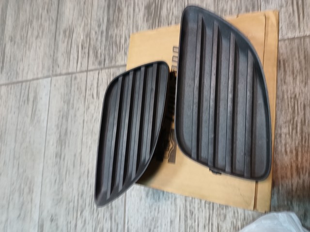 TOYOTA 5212706140 Заглушка (решетка) противотуманных фар бампера переднего правая в наличии Кривой Рог