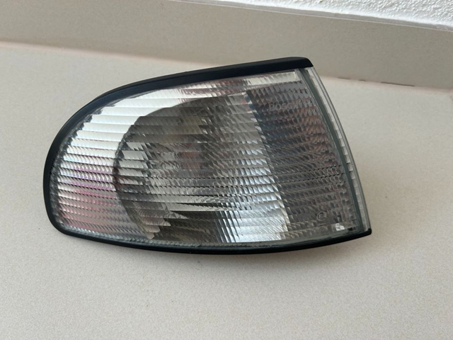 8D0953050A Поворотник правый купить Кривой Рог