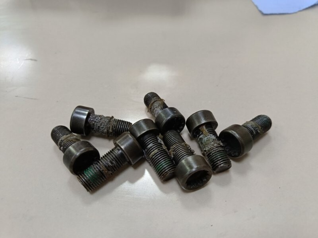 N90665001 Болт крепления маховика купить Павлоград