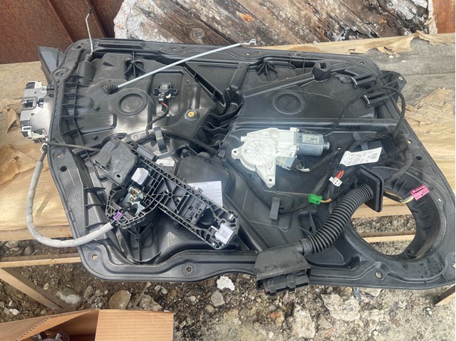 Механизм стеклоподъемника передней левой двери A1667200179 MERCEDES