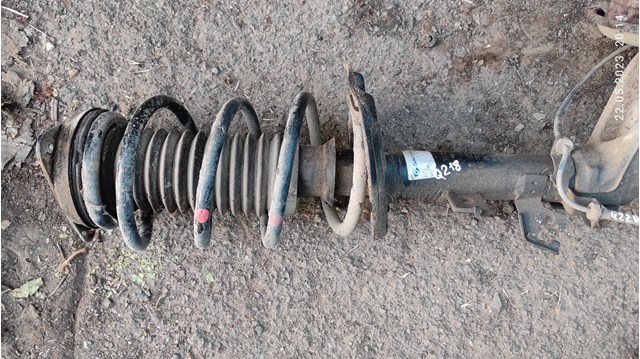 Амортизатор подвески передний левый Nissan Qashqai 2