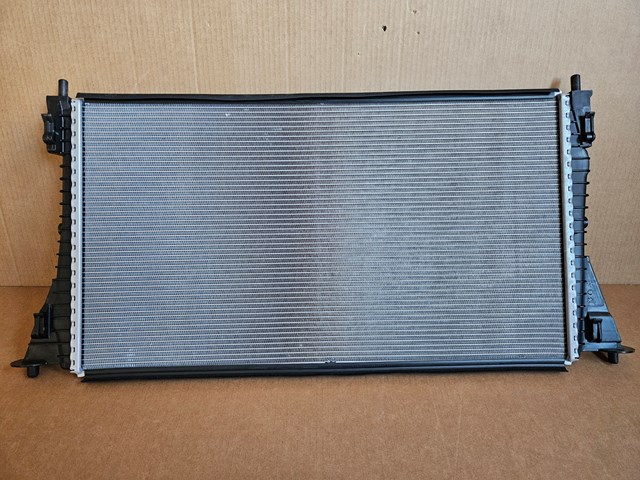 FORD 2483153 Радиатор охлаждения двигателя в наличии Ровно