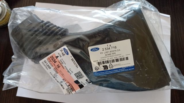 Патрубок воздушный, вход воздушного фильтра 2534716 FORD