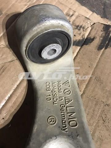 Правый рычаг передней нижней подвески 7P0407152E VAG