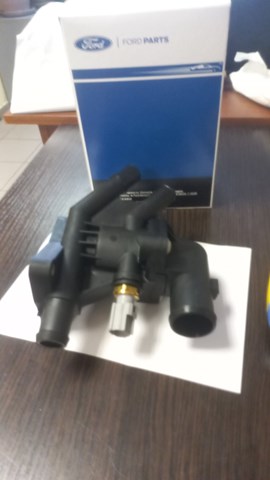 Водяная помпа термостата Форд Фиеста Mk4