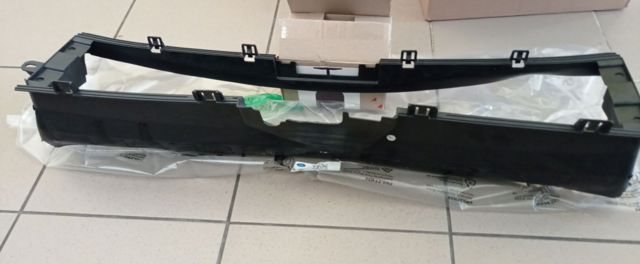 LJ6Z8327B FORD Нижний дефлектор радиатора купить в Черновцы