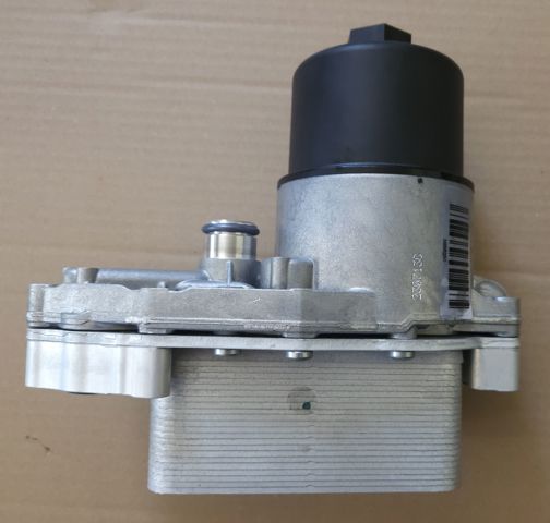 Корпус масляного фильтра LR040738 LAND ROVER