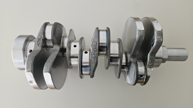 Коленвал двигателя LR052136 LAND ROVER