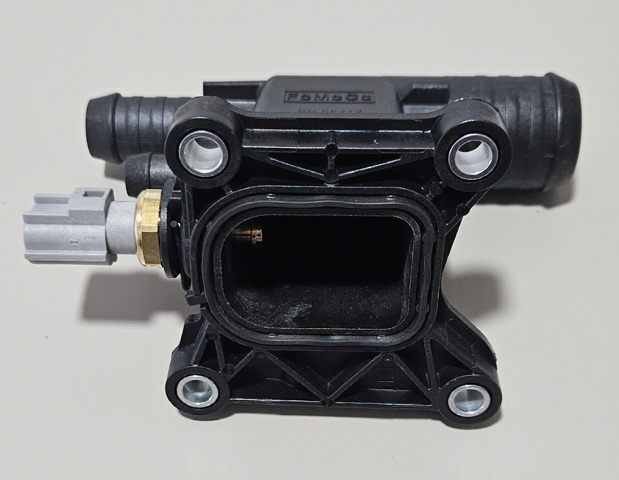 LR057501 LAND ROVER Фланец системы охлаждения (тройник) купить в Украина