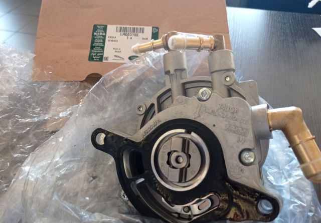 Вакуумный насос LR083155 LAND ROVER