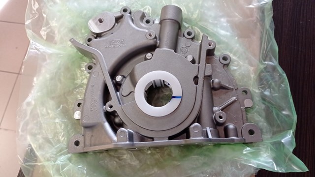 LR123716 LAND ROVER Масляный насос купить в Днепр