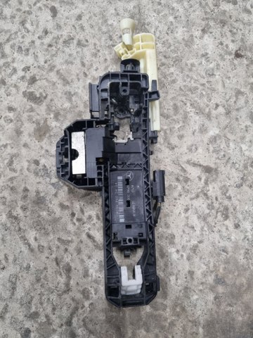 Держатель наружной ручки двери, передней правой A2047602434 MERCEDES