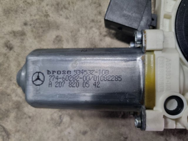 Моторчик стеклоподъемника двери задней, левой A2078200542 MERCEDES