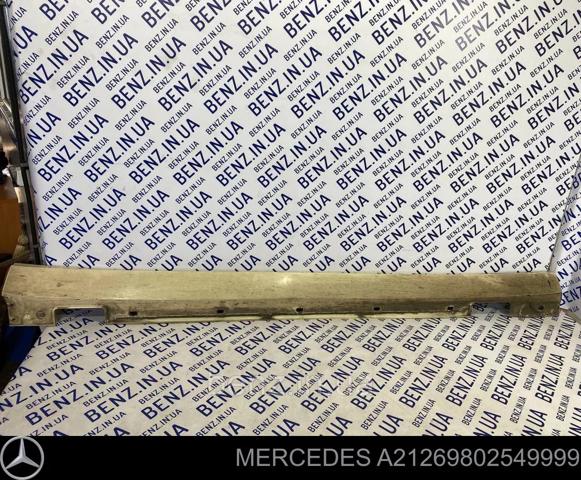 Накладка наружняя (молдинг) порога, правый A21269802549999 MERCEDES