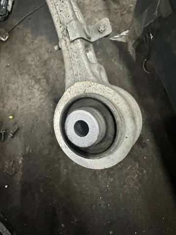 A2223300607 MERCEDES Верхний рычаг купить в Киев