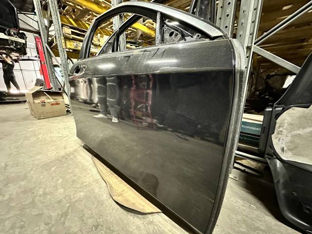 Пассажирская передняя дверь A2227200205 MERCEDES