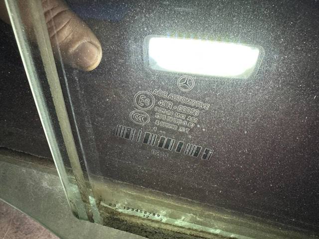 A2227200218 MERCEDES Стекло двери передней правой купить в Чернигов