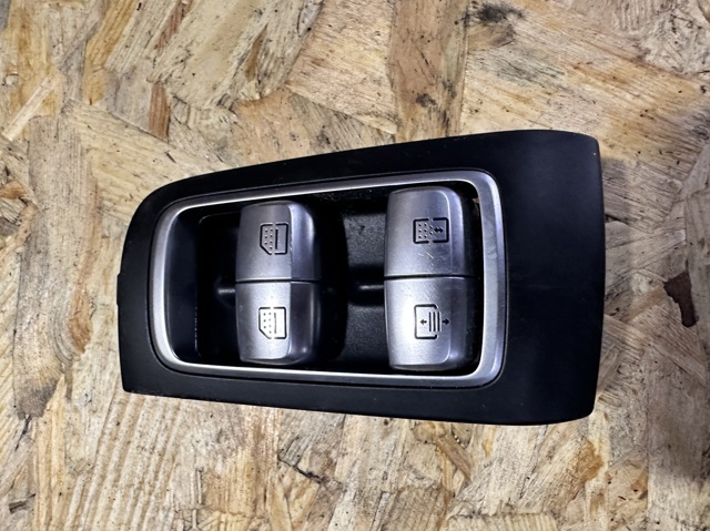 Кнопка подъемника заднего правого стекла A2229051505 MERCEDES