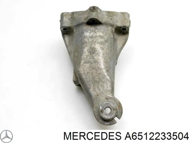 Кронштейн подушки (опоры) двигателя, правой A6512233504 MERCEDES