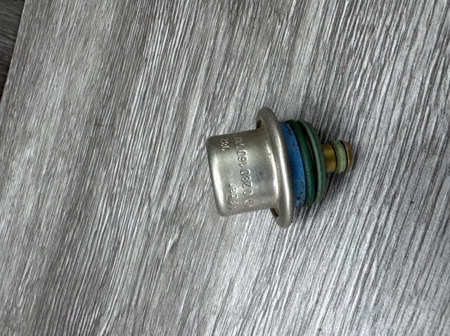 Регулятор давления топлива 0280160587 BOSCH
