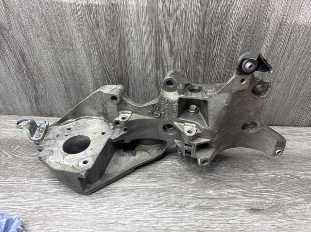 Кронштейн крепления генератора Фольксваген Пассат B6