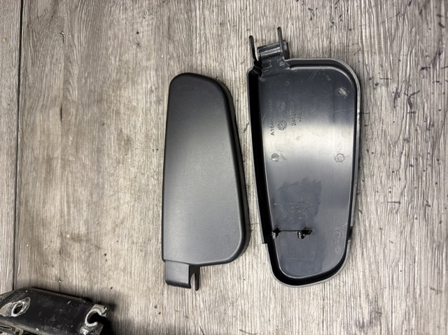 MERCEDES A1648240049 Заглушка гайки крепления поводка переднего дворника в наличии Павлоград