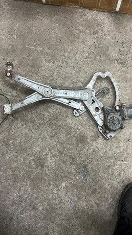 Стеклоподъемник с электродвигателем 2027201146 MERCEDES