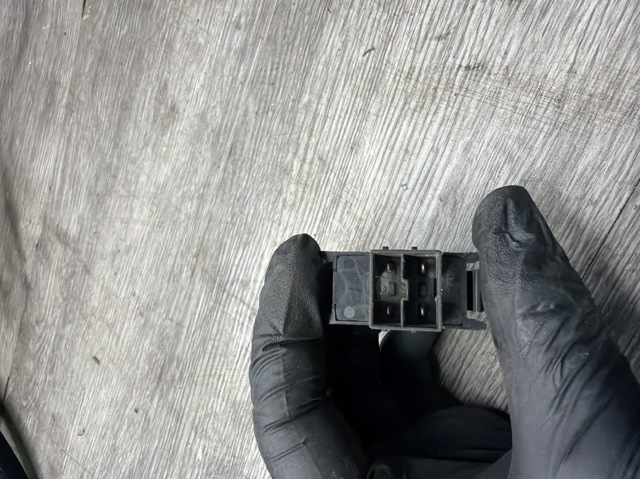 MERCEDES A2108211451 Кнопка включения парктроника в наличии Ровно
